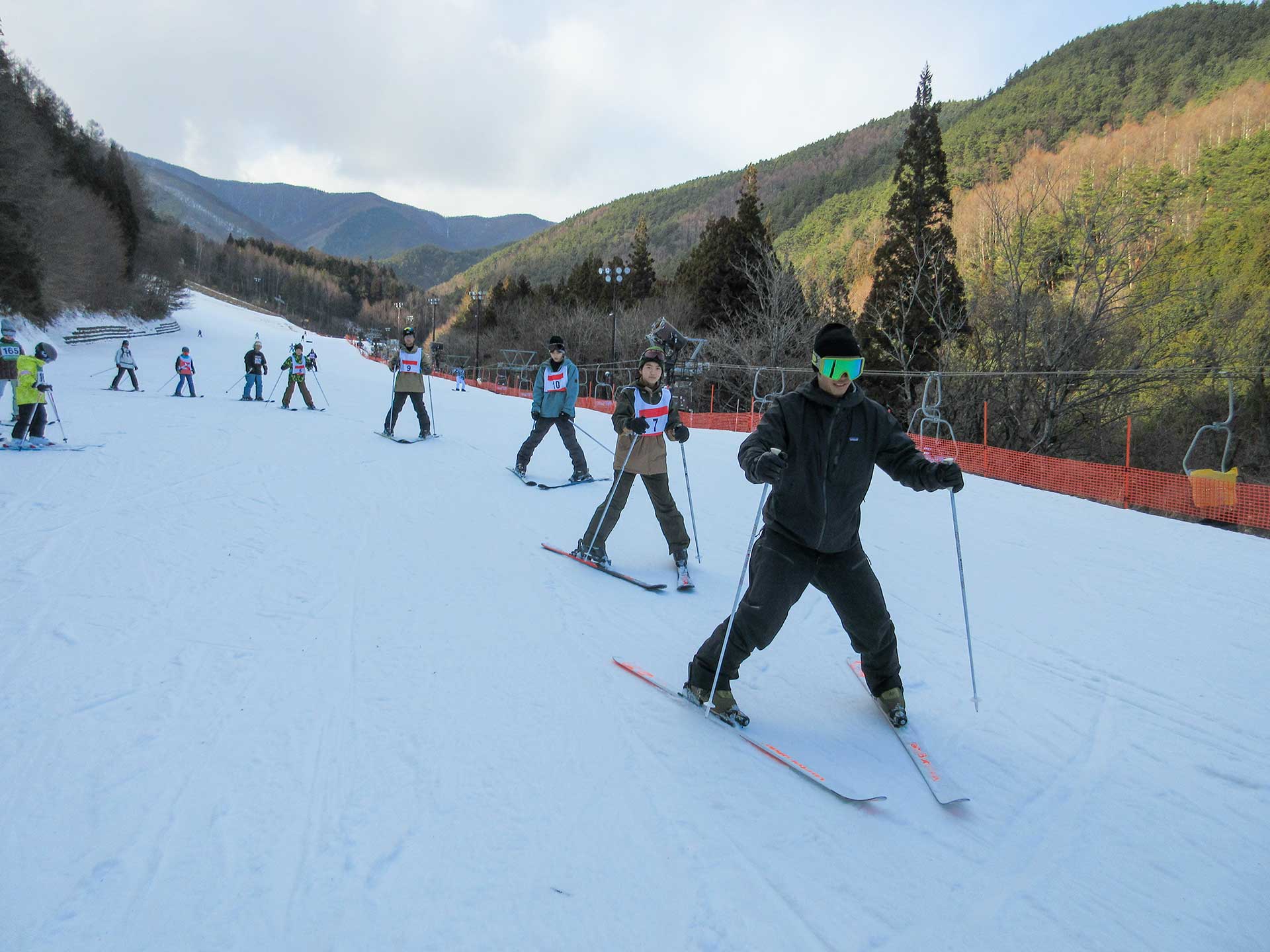 雪が降らない袋井市の中学生、初めてのスキーに挑戦！